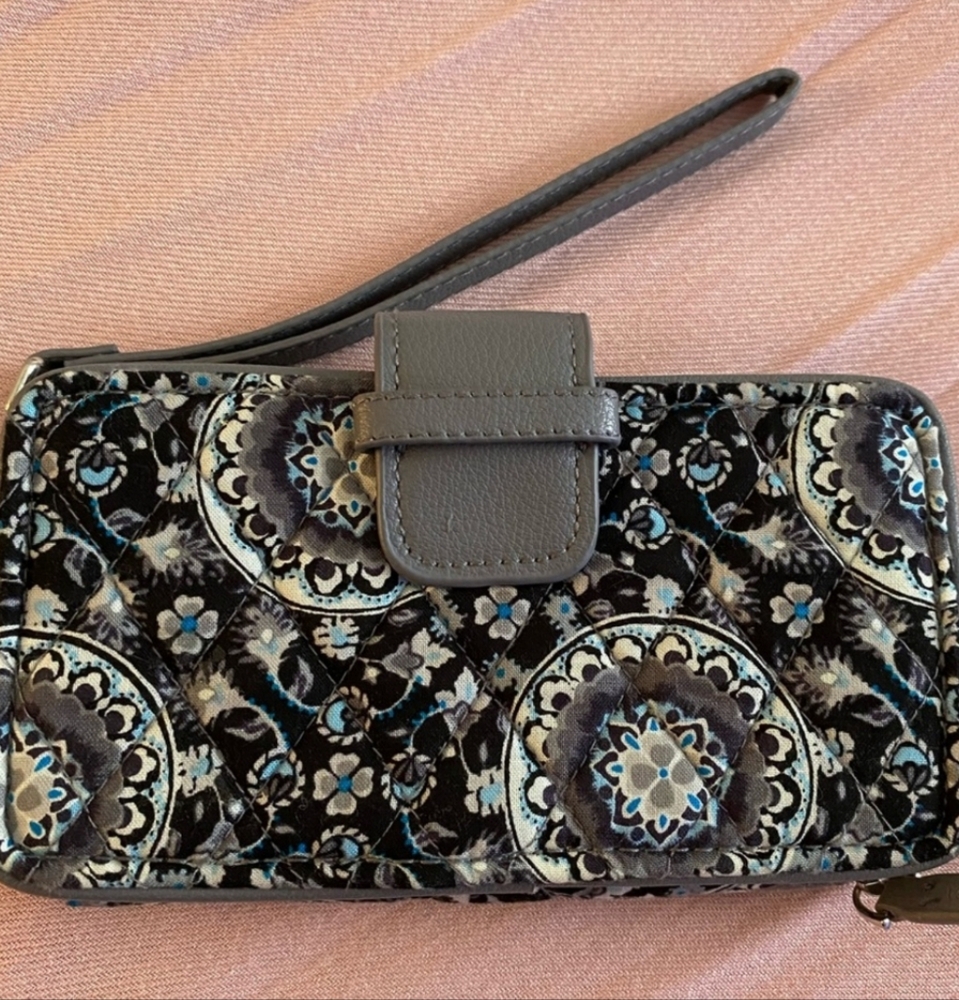 BNWT Vera Bradley Wristlet Charcoal Medallion - Picture 5 of 5